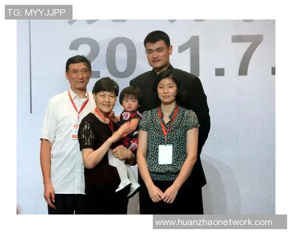 姚明与妻子甜蜜亲吻视频曝光引发网友热议与感动 姚明与妻子甜蜜亲吻视频曝光引发网友热议与感动