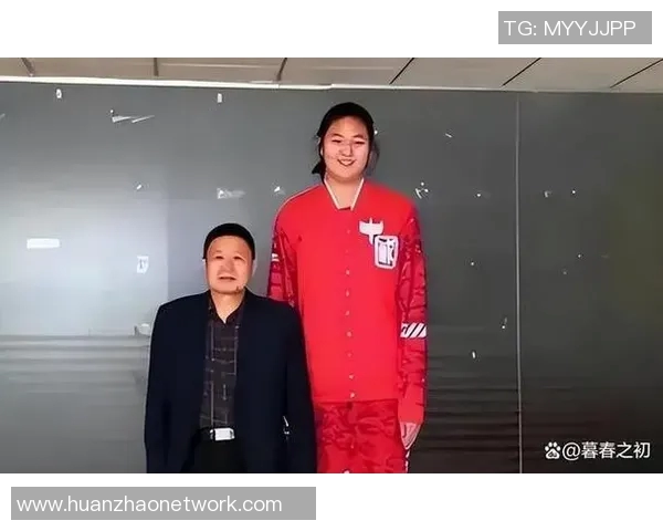姚明打球时的头套背后故事揭秘与篮球场上的独特风采分析