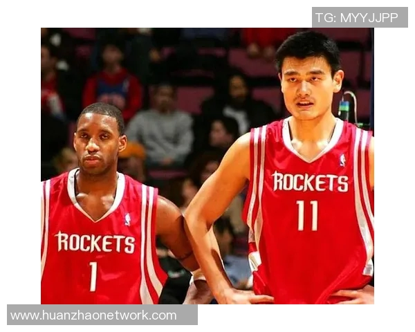 姚明赛后不幸受伤引发球迷担忧未来比赛状态与健康状况的讨论