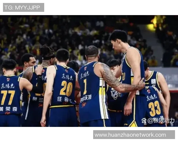 CBA激战广东队迎战江苏同曦队全力争胜展现篮球魅力 CBA激战广东队迎战江苏同曦队全力争胜展现篮球魅力