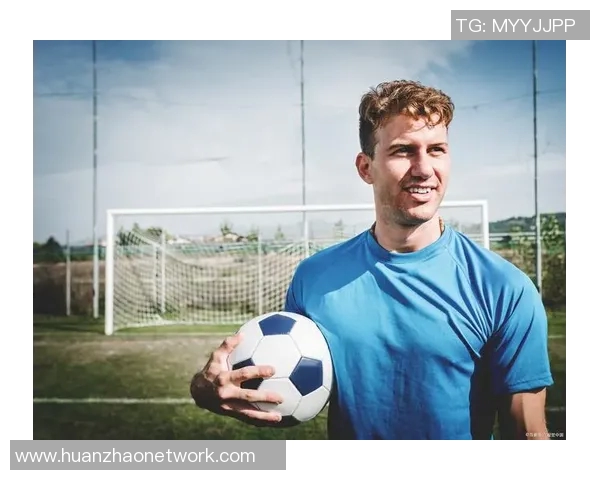 足球明星最新动态揭秘球场内外精彩纷呈引发球迷热议 足球明星最新动态揭秘球场内外精彩纷呈引发球迷热议